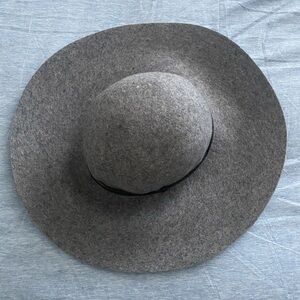 Hinge Hat